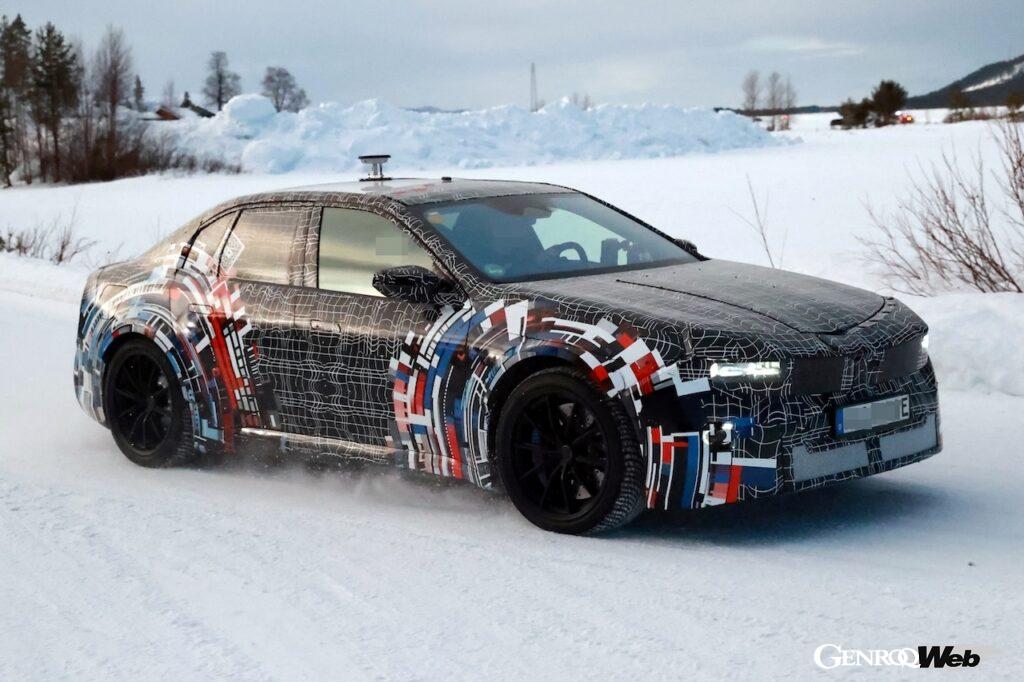 ワイドアンドローのプロポーションが高性能を予感させるM3 EV。