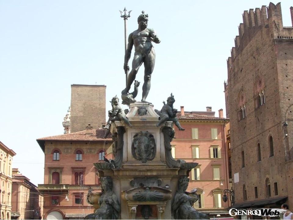 マッジョーレ広場にある噴水には、「トライデント」を持ったネプチューンが力強く立っている。