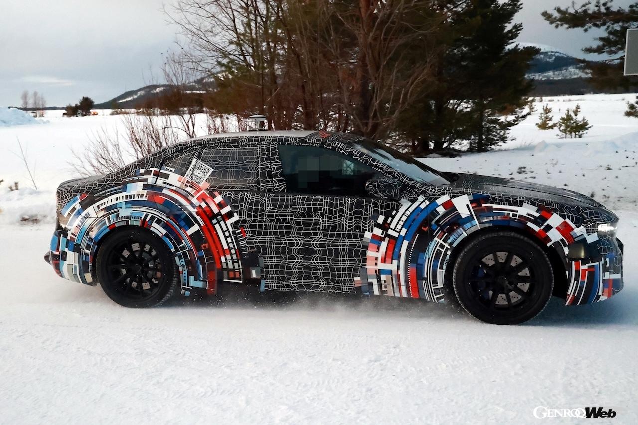 車内の様子は撮影できなかったが、最新の「オペレーティング・システムX」の採用が期待される。