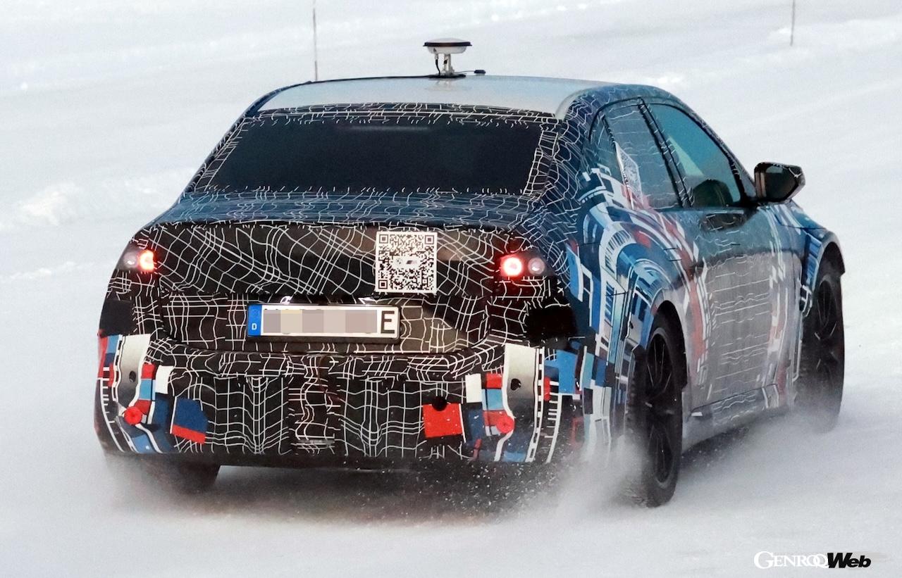 4基のモーターを搭載し、700馬力を超えるとみられる。