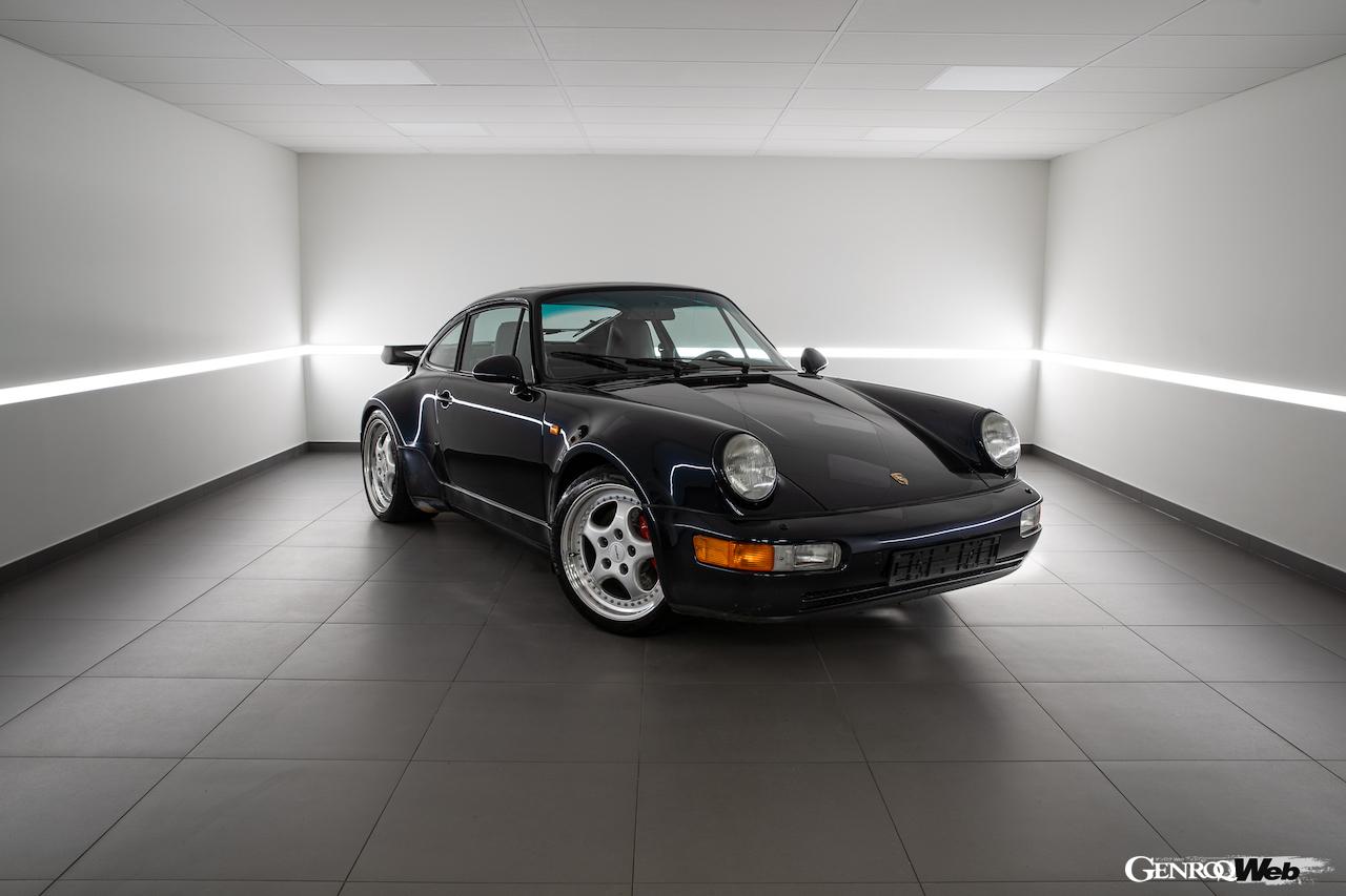 フランス・パリで開催中のヒストリックカーイベント「レトロモービル」のコレクティングカーズ・ブースには、オークションに出品中の「ポルシェ 911 ターボ3.6」が展示されている。