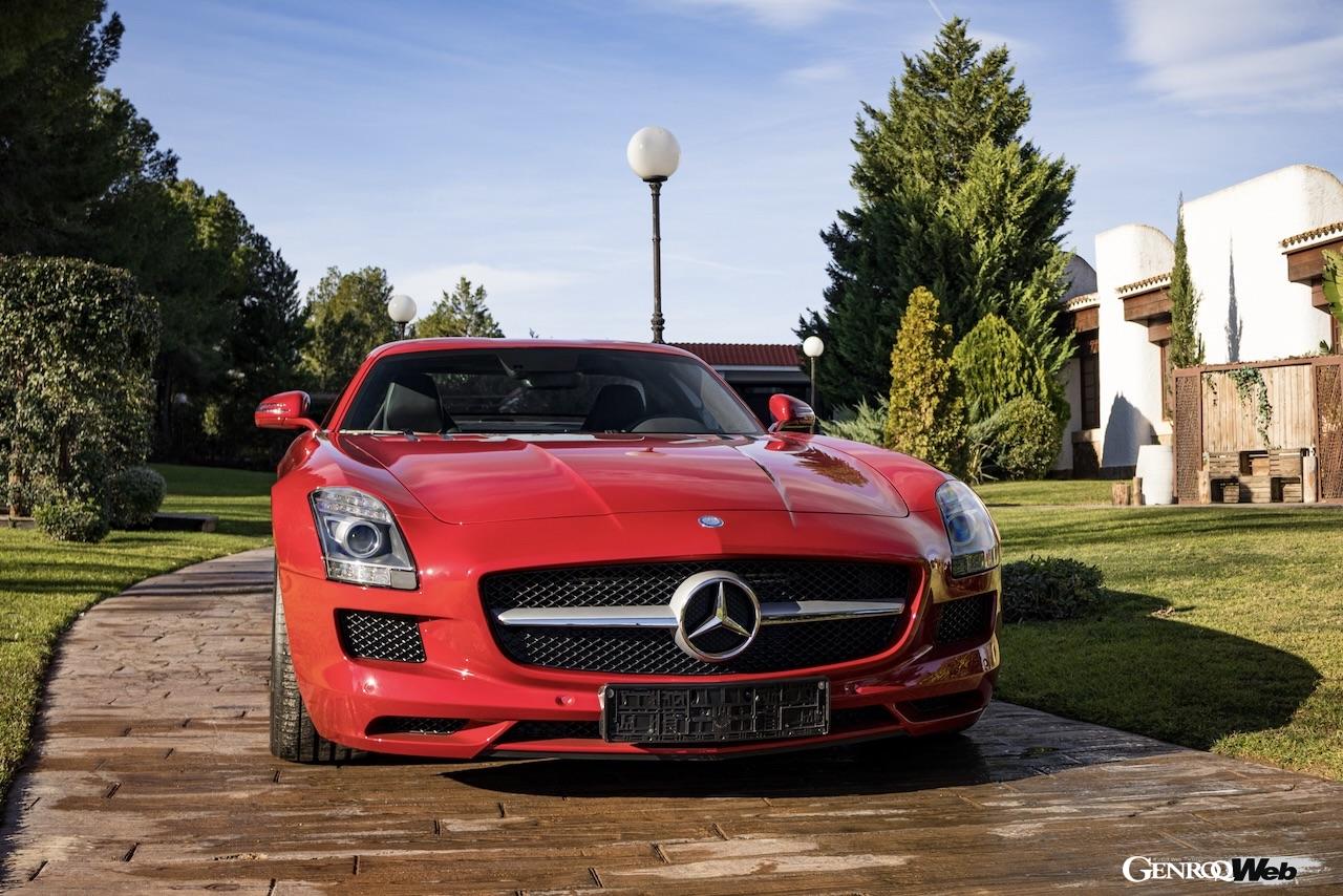 2月9日まで実施中の「ヨーロピアン・スピード・コレクション」に出品中の2010年型「メルセデス・ベンツ SLS AMG」。