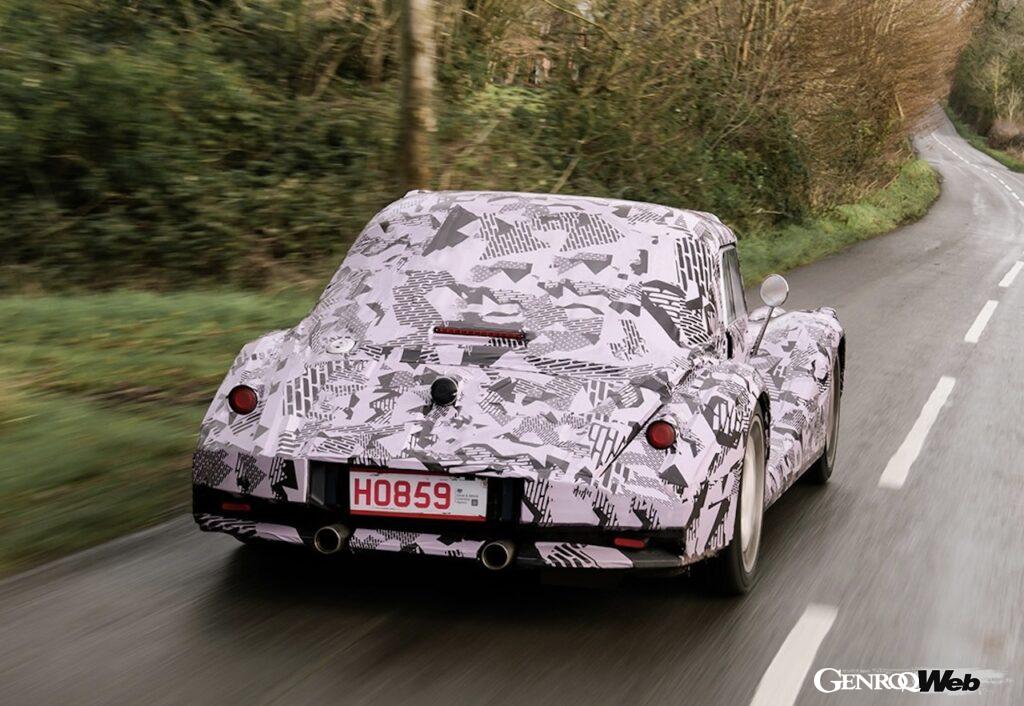 新型フラッグシップは、新開発「CXVプラットフォーム」に、BMW製6気筒ターボエンジンを搭載。プラスシックスの生産を受けて、ラインナップ最上位としてデビューを飾る。