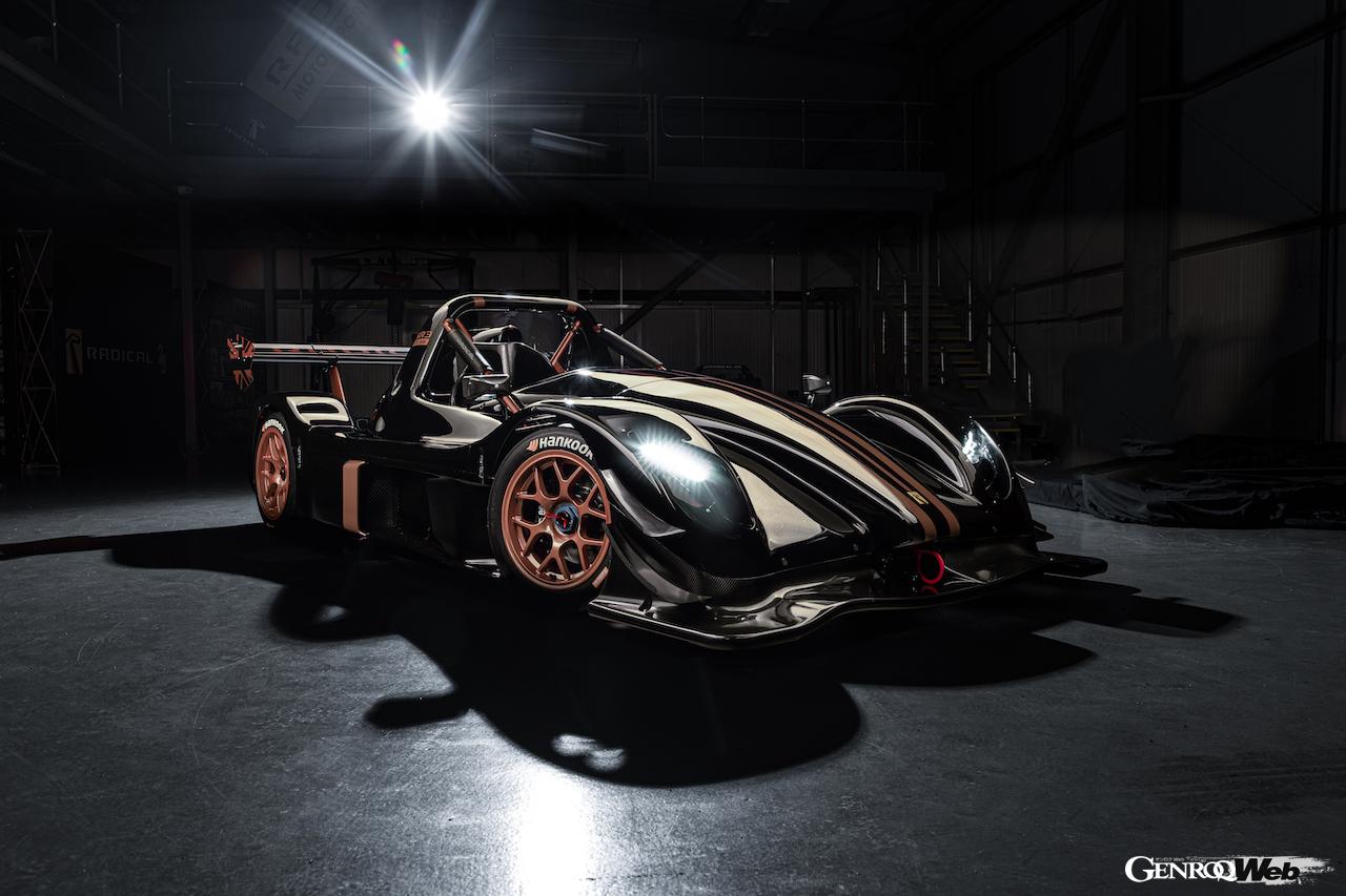 ラディカルのヘリテージをイメージし、ブロンズカラーが施された3000台目の記念車両「SR3 SR3 XXR」。