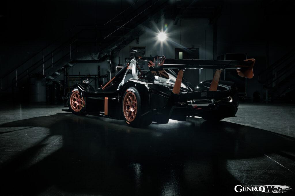 ラディカルのヘリテージをイメージし、ブロンズカラーが施された3000台目の記念車両「SR3 SR3 XXR」。