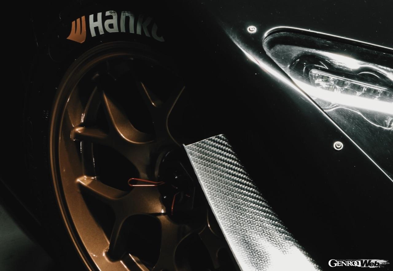 ラディカルのヘリテージをイメージし、ブロンズカラーが施された3000台目の記念車両「SR3 SR3 XXR」。