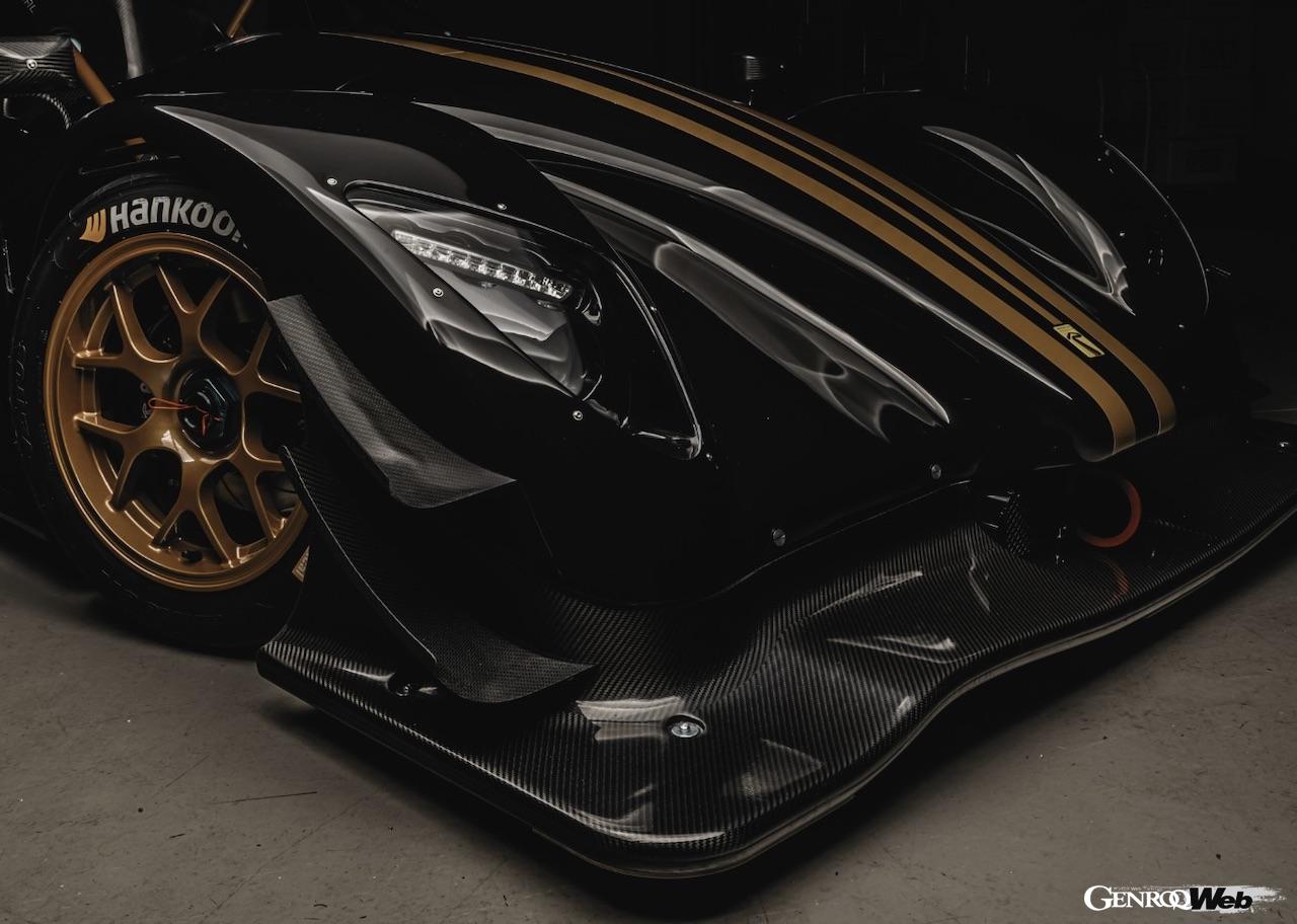 ラディカルのヘリテージをイメージし、ブロンズカラーが施された3000台目の記念車両「SR3 SR3 XXR」。