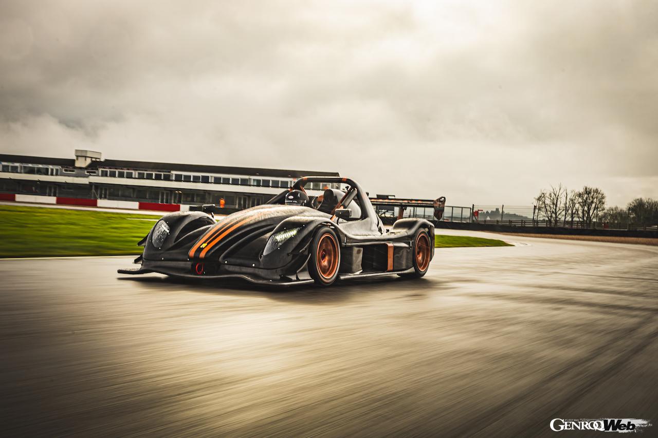 サーキットを走行する「ラディカル SR3 SR3 XXR」。