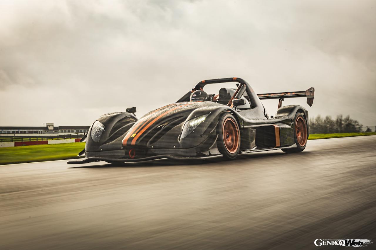 サーキットを走行する「ラディカル SR3 SR3 XXR」。