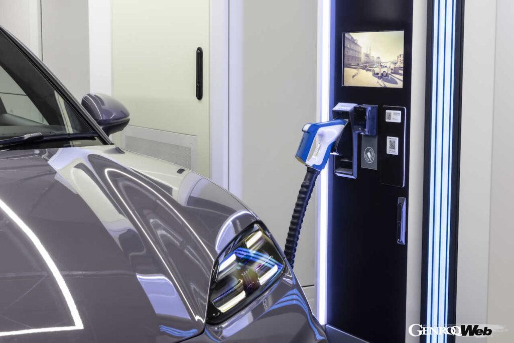 「ポルシェ ターボチャージングステーション」は、「プレミアム チャージング アライアンス」加盟のアウディやフォルクスワーゲンのBEVオーナーだけでなく、その他のブランドの車両も利用可能となっている。