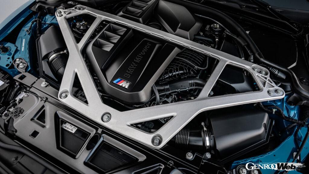 搭載される3.0リッター直列6気筒エンジンは、エンジン自体に様々な改良が施され、過給圧をアップしたことで20PS引き上げられた、最高出力557PSを実現した。
