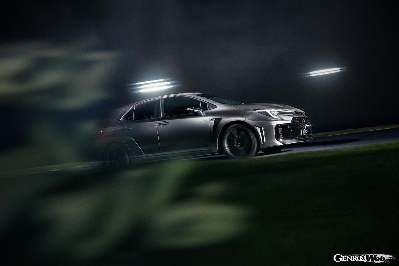 進化型「GRカローラ」の走行シーン。