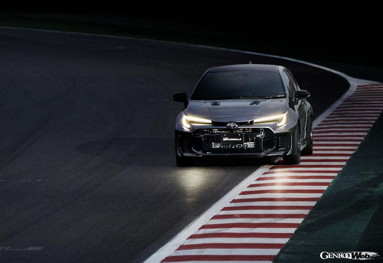 進化型「GRカローラ」の走行シーン。