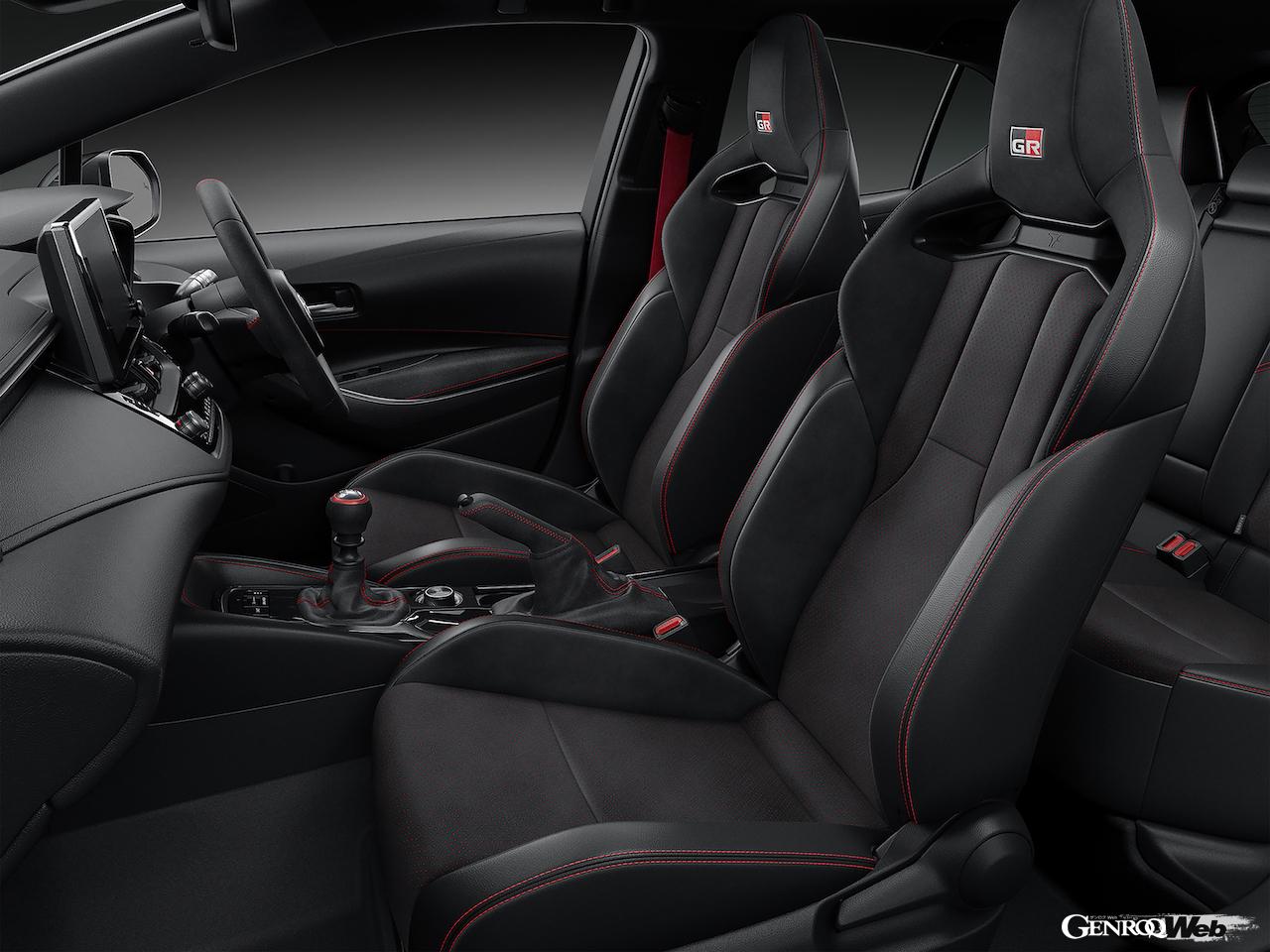 進化型「GRカローラ」のコクピット。