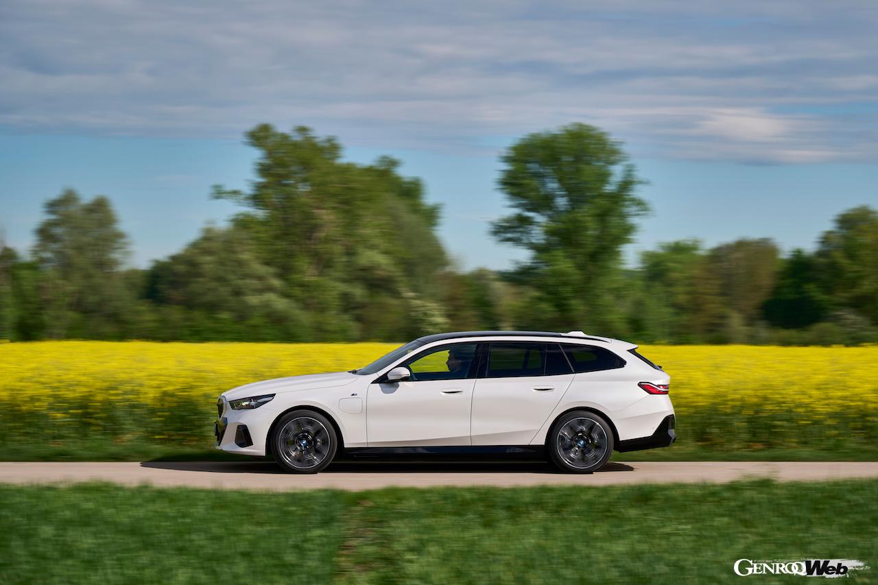 「BMW 523i ツーリング」のエクステリア。