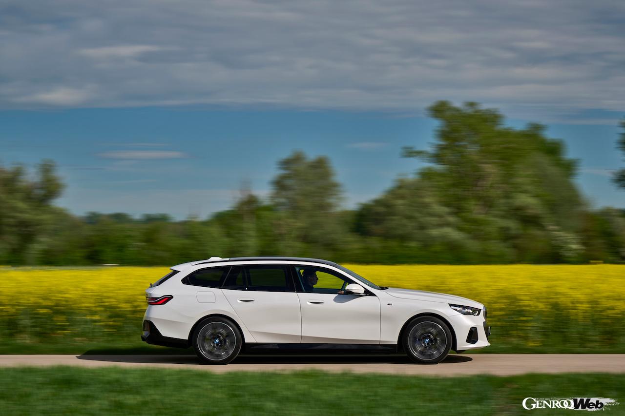 「BMW 523i ツーリング」のエクステリア。