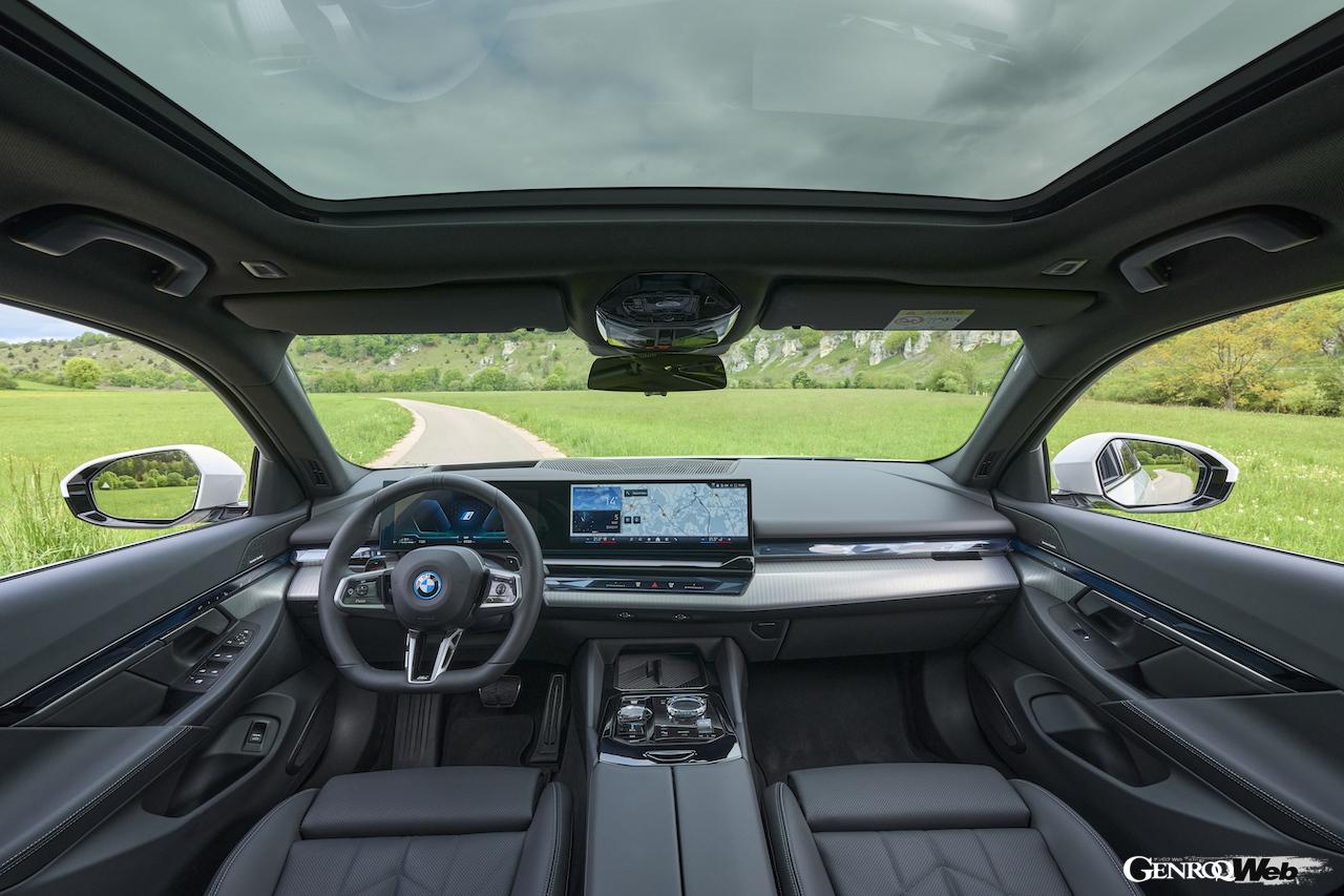 「BMW 523i ツーリング」のインテリア。