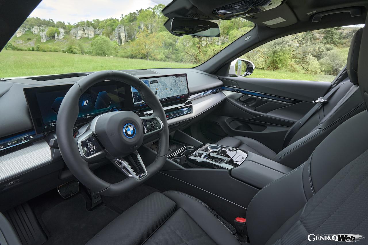 「BMW 523i ツーリング」のインテリア。