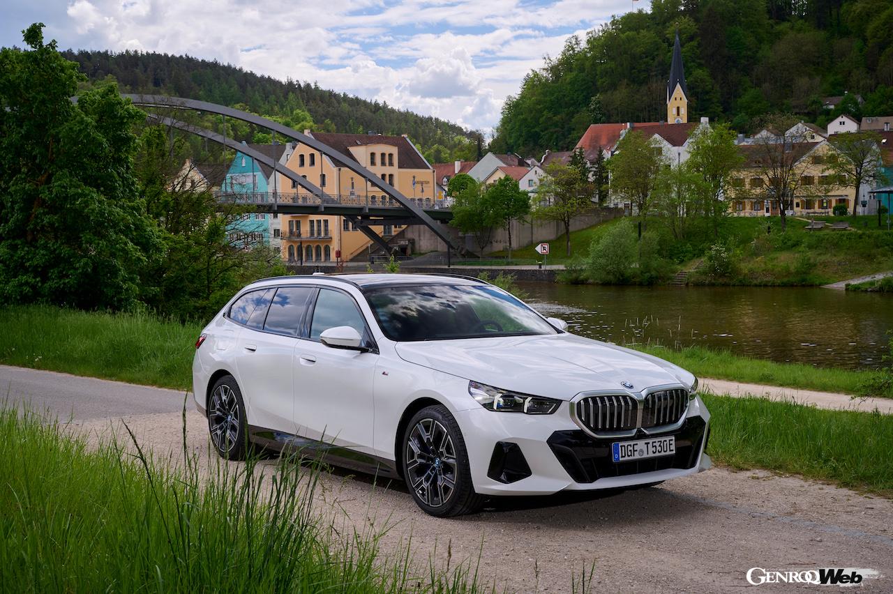 「BMW 523i ツーリング」のエクステリア。