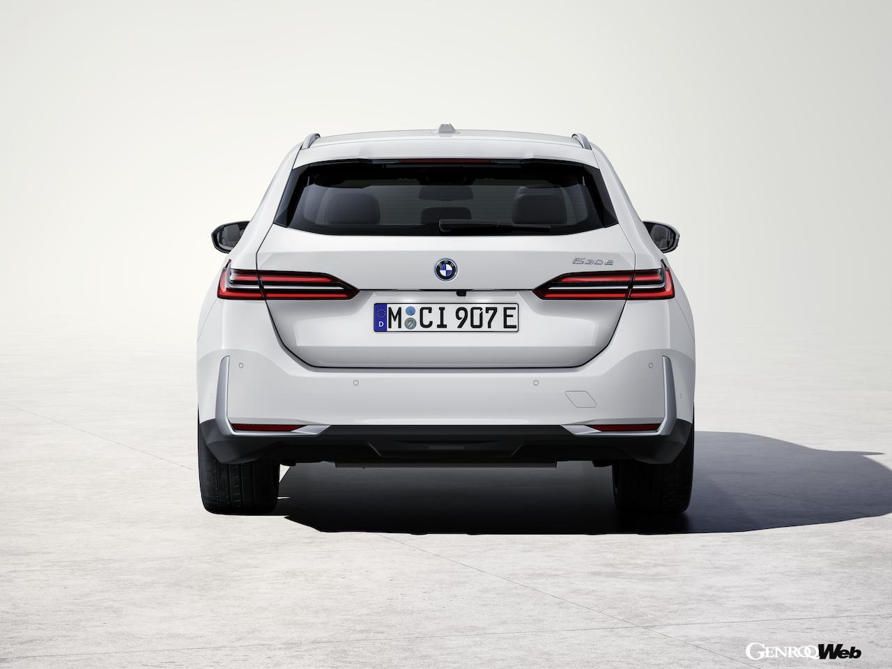 「BMW 523i ツーリング」のエクステリア。