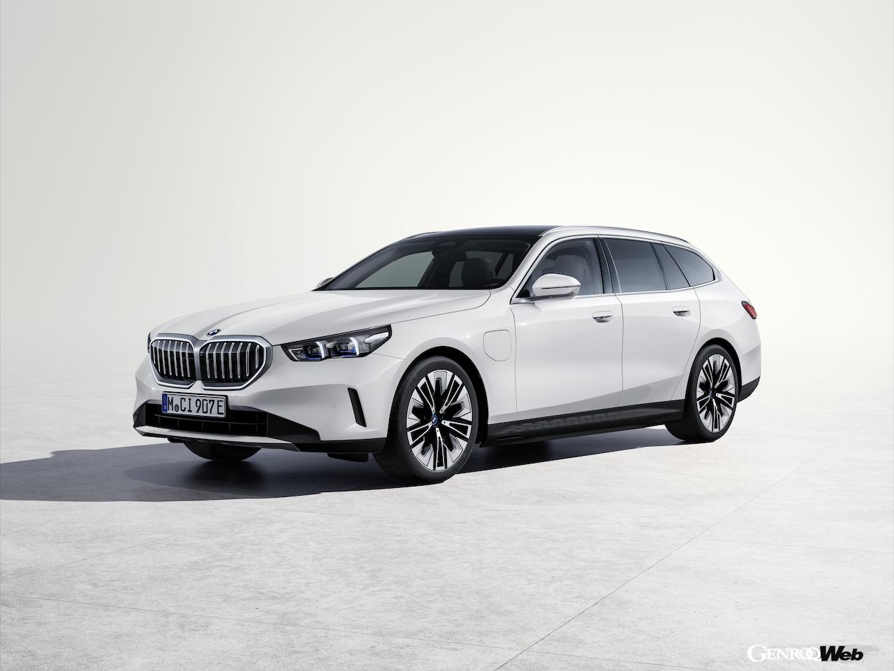 「BMW 523i ツーリング」のエクステリア。