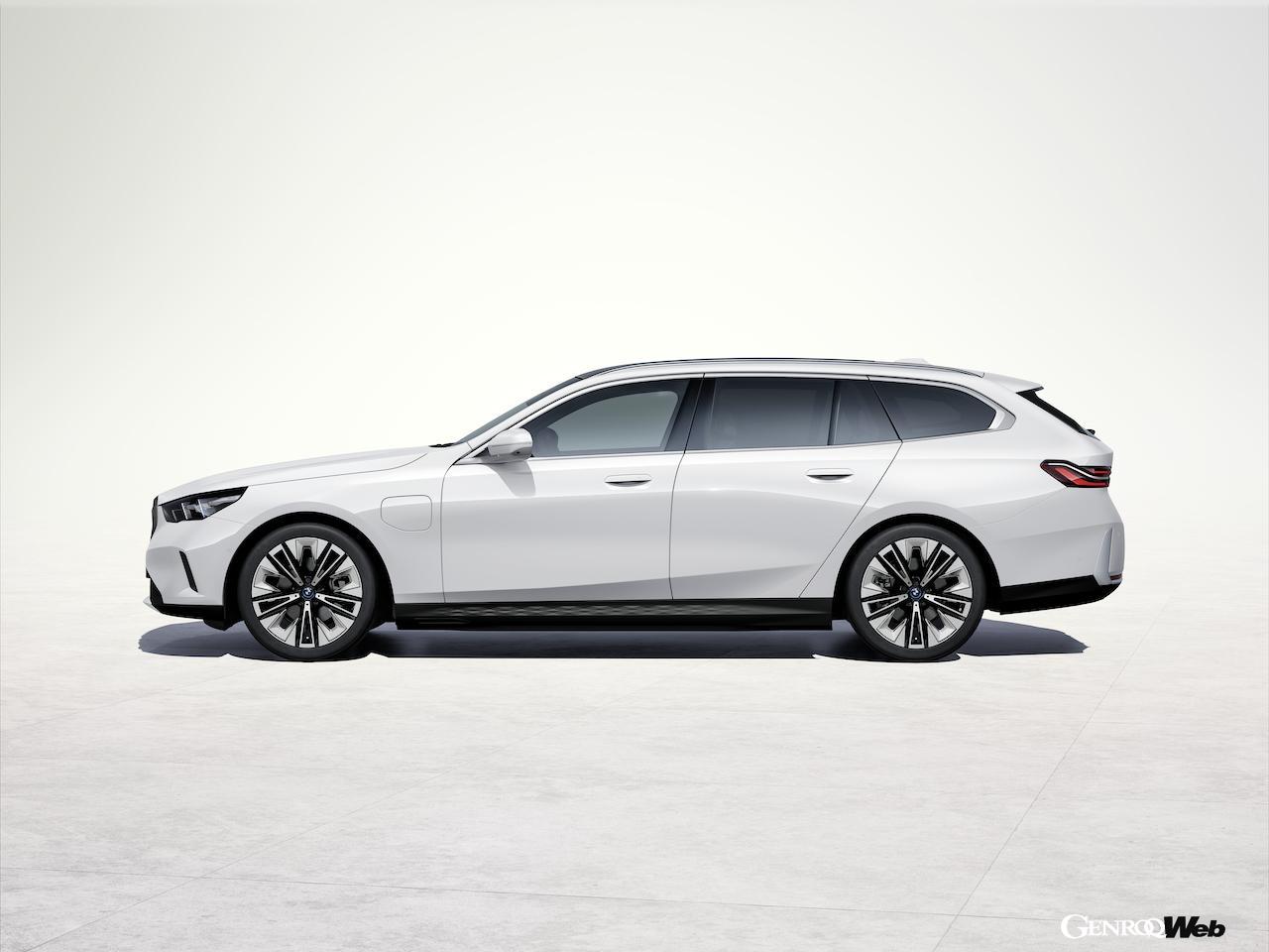 「BMW 523i ツーリング」のエクステリア。