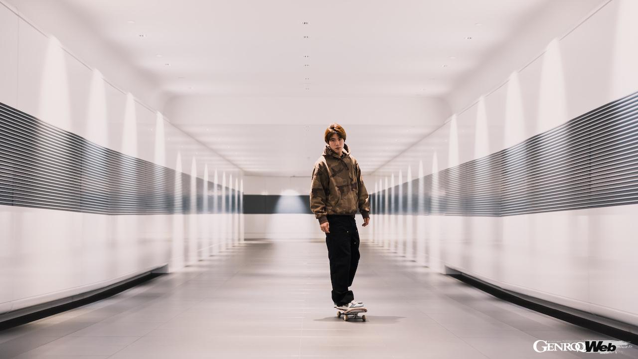 スケートボードの金メダリスト、堀米悠斗が「マクラーレン・テクノロジー・センター」を訪問した。