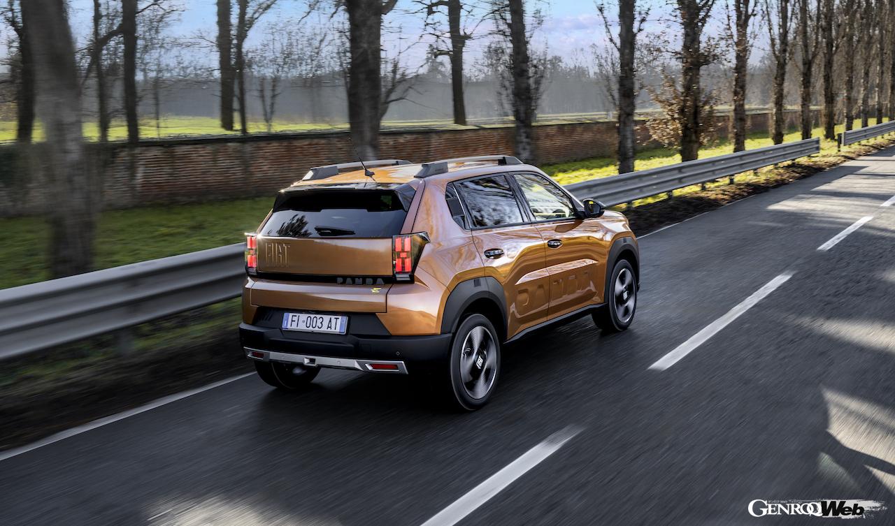 48Vマイルドハイブリッド仕様は、1.2リッター直列3気筒ターボに、バッテリーとモーターが組み合わせられ、様々な使用環境をモーターでカバーする機能が搭載された。