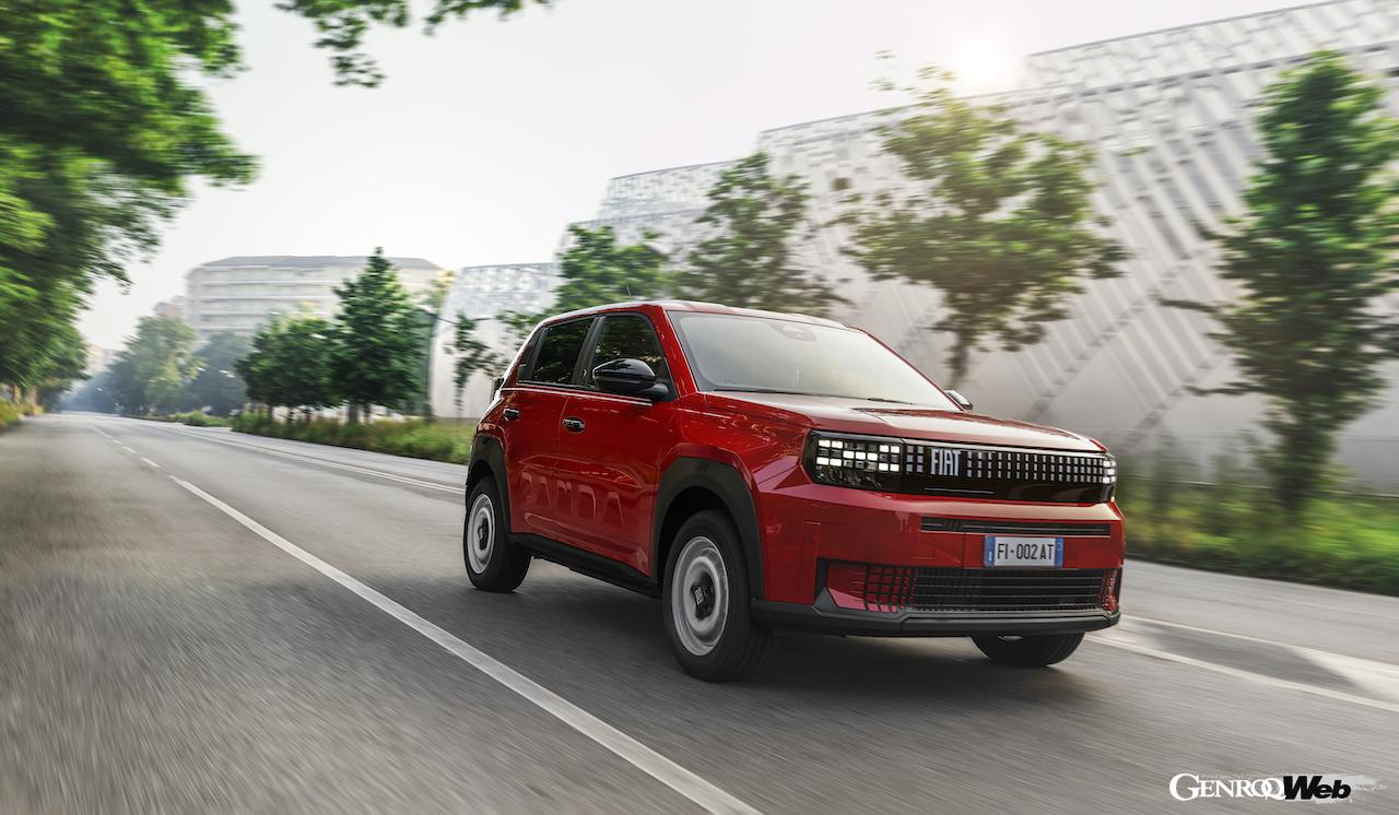 ヨーロッパで2025年3月から販売が開始される、新型「フィアット グランデ パンダ」の走行シーン。