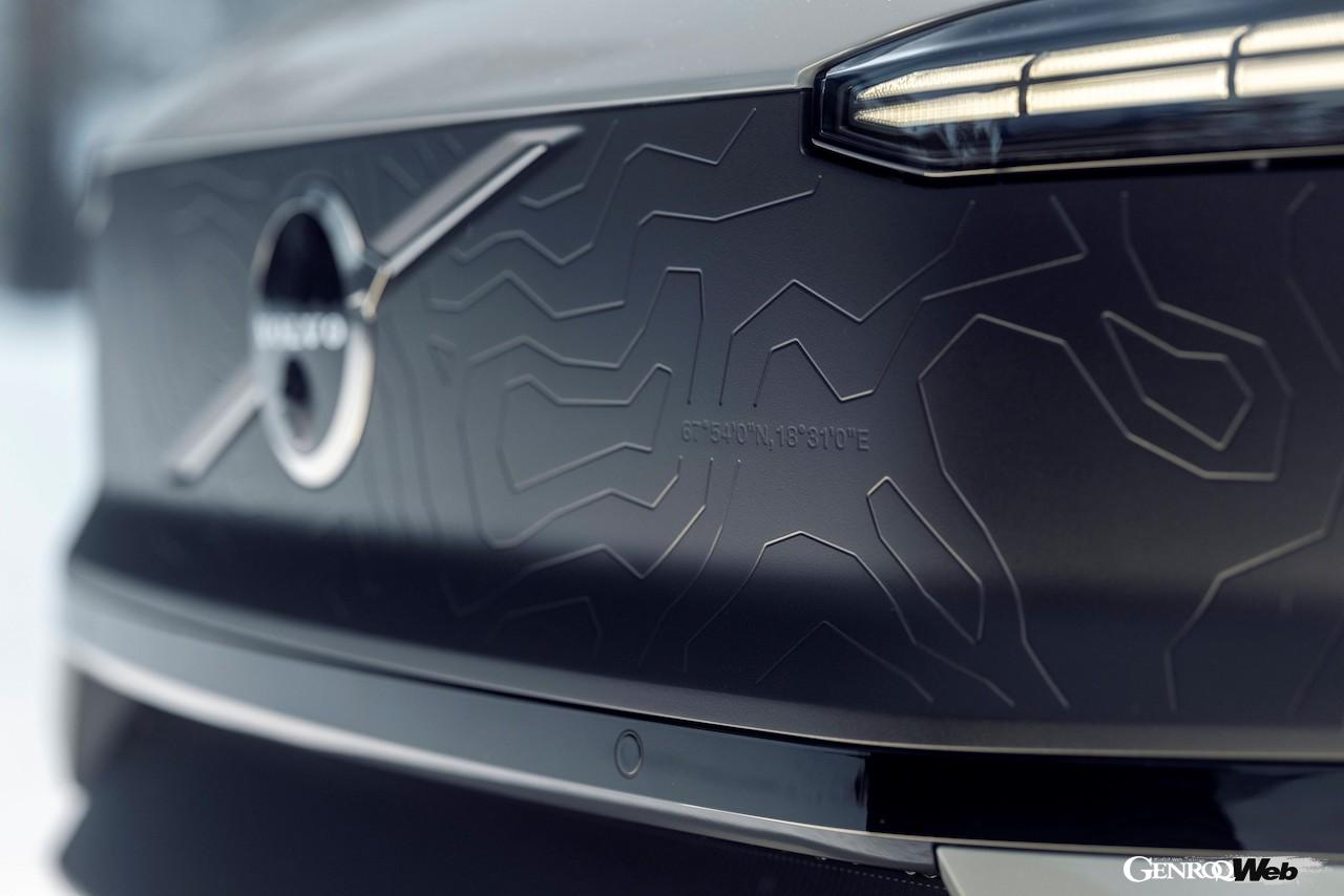 フル電動オフローダー「ボルボ EX30 クロスカントリー」のエクステリア。