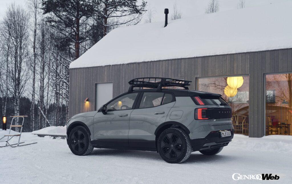 フル電動オフローダー「ボルボ EX30 クロスカントリー」のエクステリア。