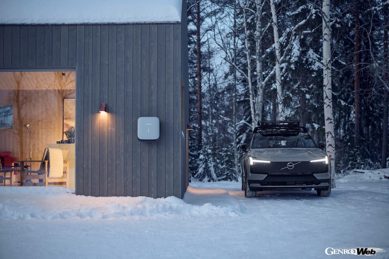 フル電動オフローダー「ボルボ EX30 クロスカントリー」のエクステリア。