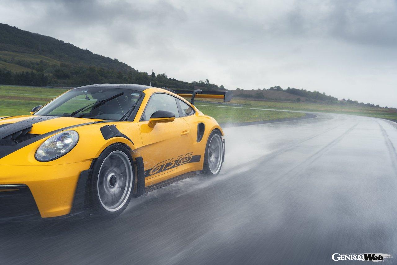ポルシェとミシュランが共同開発した、「ポルシェ 911 GT3 RS」用ウエットタイヤ、ミシュラン「パイロット スポーツ S 5（Michelin Pilot Sport S 5）」が登場した。