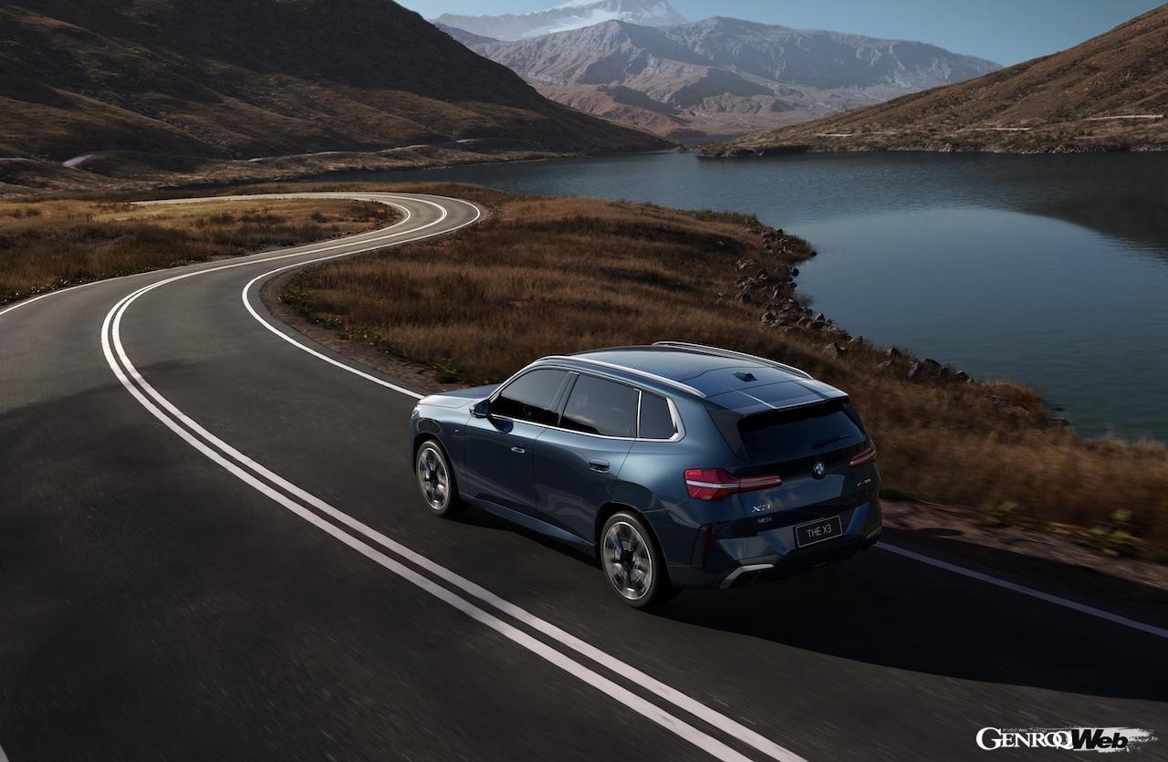 中国市場専用に開発された「BMW X3」ストレッチ仕様の走行シーン。