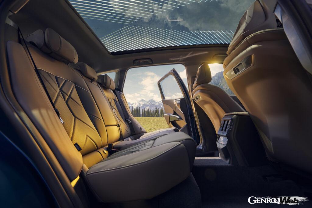 中国市場専用に開発された「BMW X3」ストレッチ仕様のインテリア。