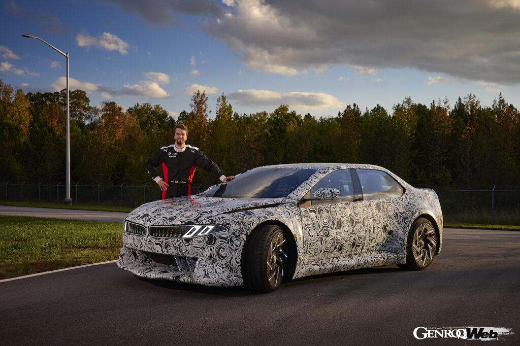 BMWは、レーシングドライバーのイェンス・クリングマンによって、「BMW ヴィジョン ドライビング エクスペリエンス」のテストを開始した。