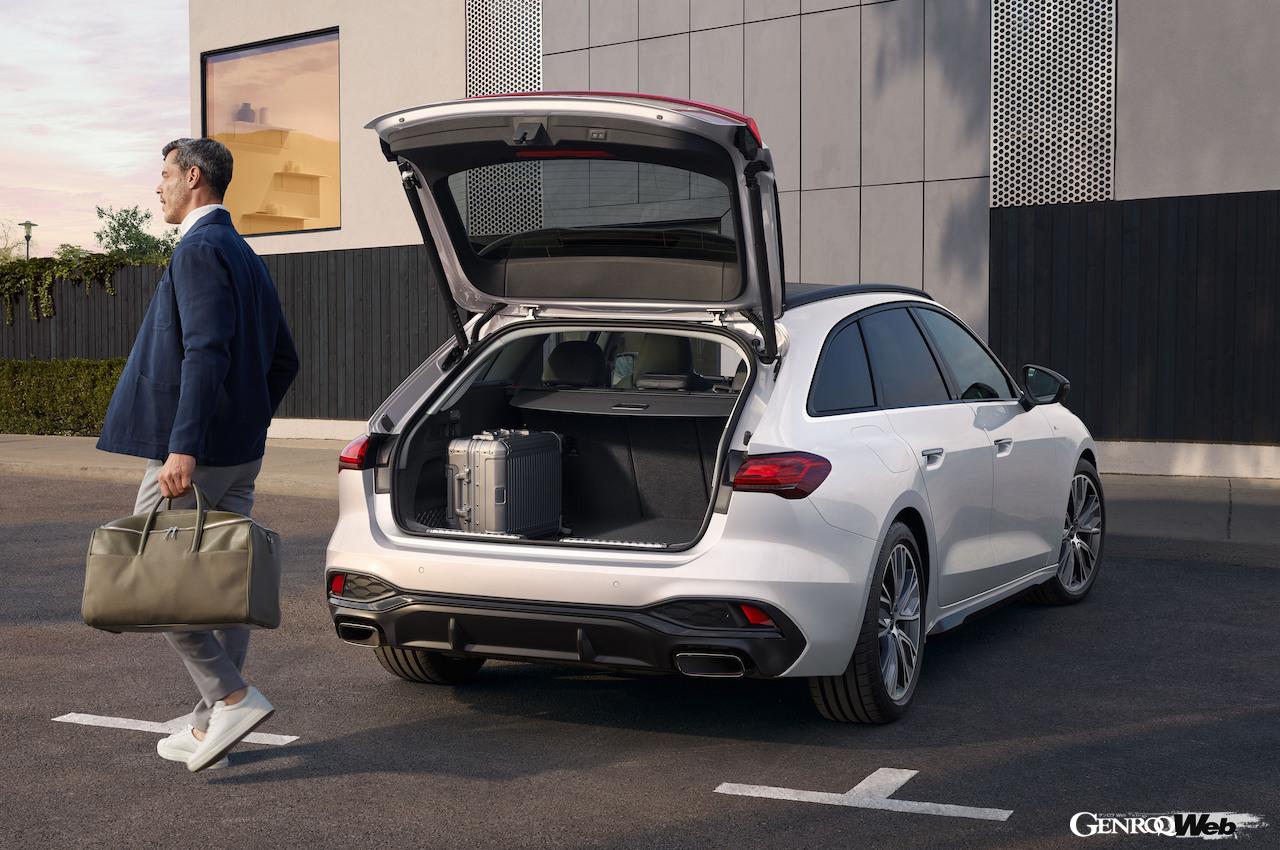 内燃機関搭載ミドルサイズサルーン新型「A5 アバント」のラゲッジルーム。