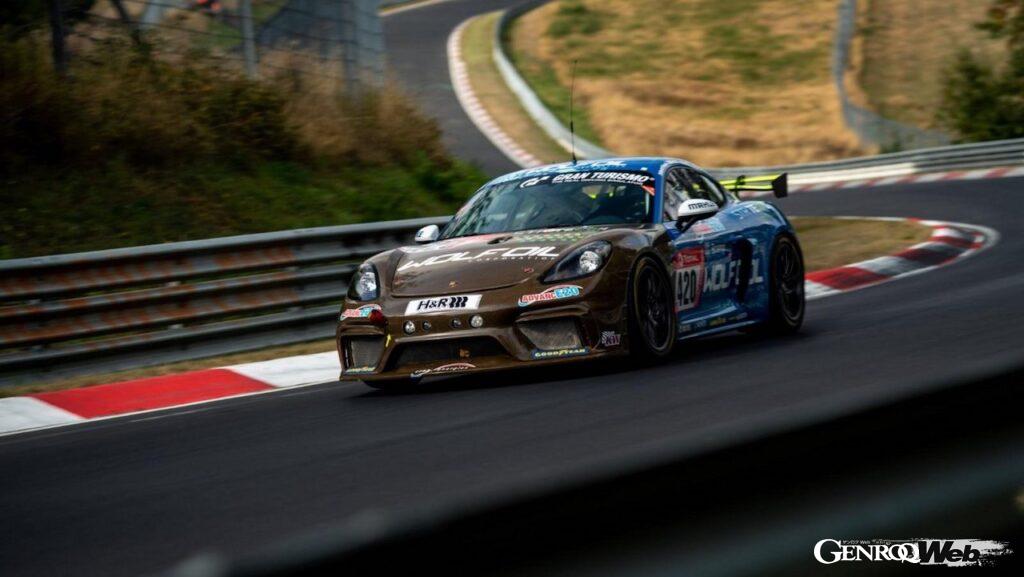 718 ケイマン GT4 RS クラブスポーツは、天然繊維複合材料（NFC）製ボディコンポーネントを採用した初の市販レーシングカーでもある。