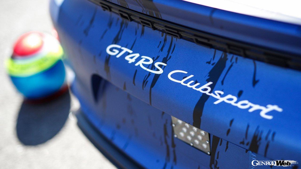 718 ケイマン GT4 RS クラブスポーツは、天然繊維複合材料（NFC）製ボディコンポーネントを採用した初の市販レーシングカーでもある。