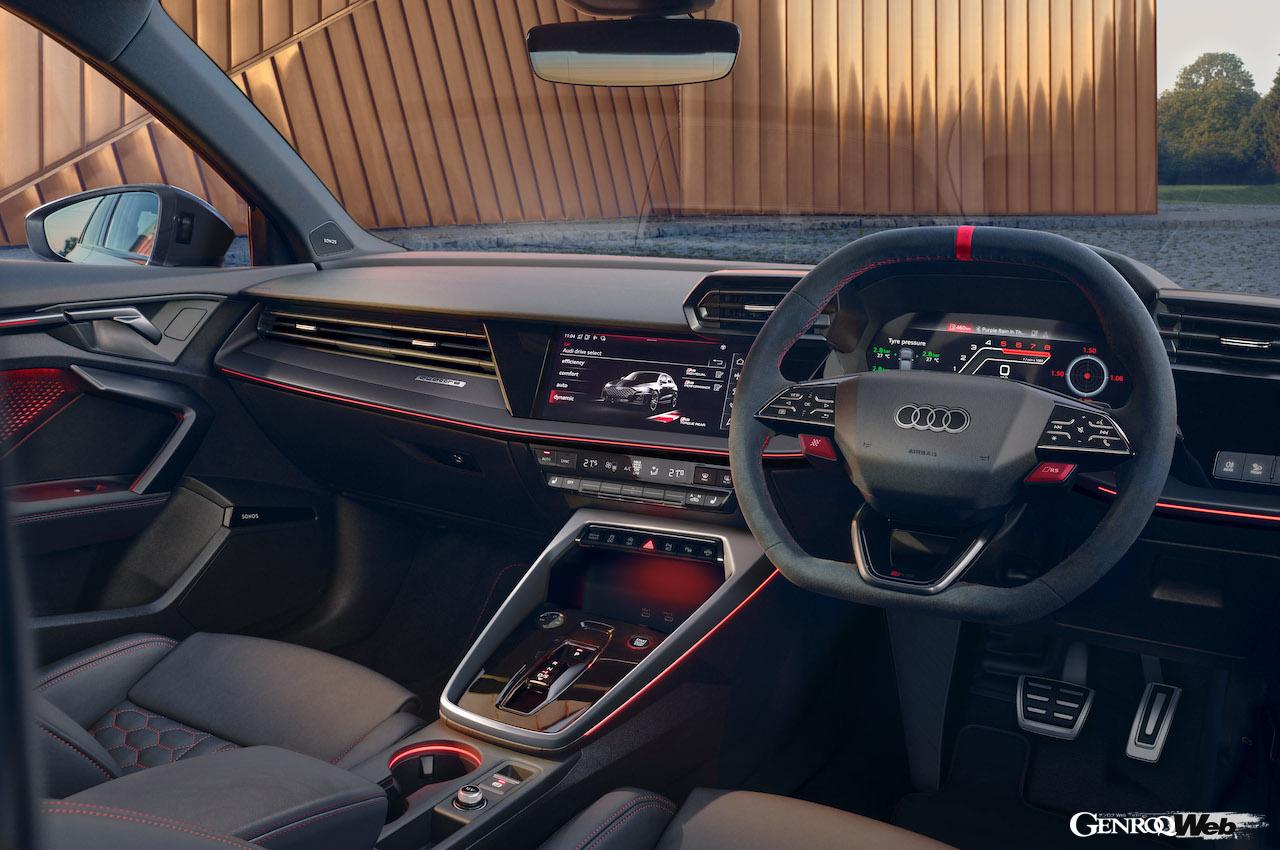 「アウディ RS 3 セダン」改良新型のインテリア。