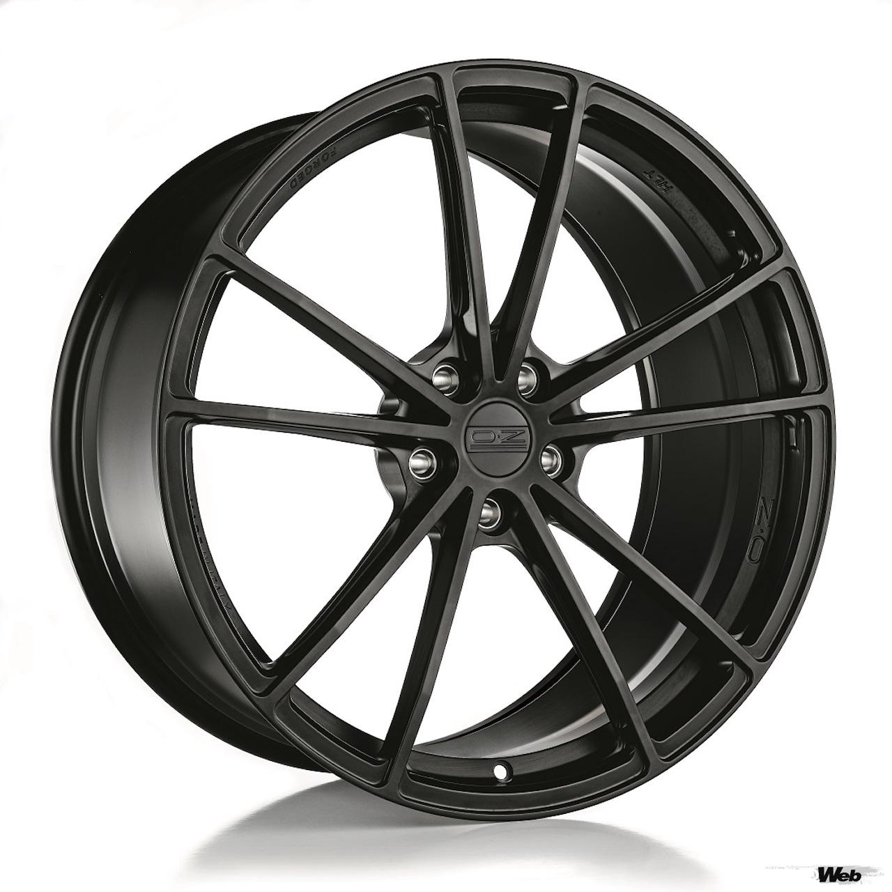 OZは、BMW Mモータースポーツにホイールを供給しており、レースで鍛えられた多くの技術が「Zeus HLT Forged」にも導入されている。