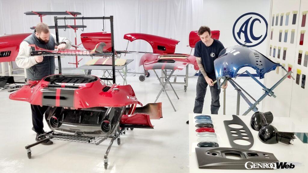 英国の生産拠点に加えて、T-エンジニアリングのトロールヘッタン工場でも製造されることで、AC コブラ GT シリーズの製造台数は大幅に増加することになる。