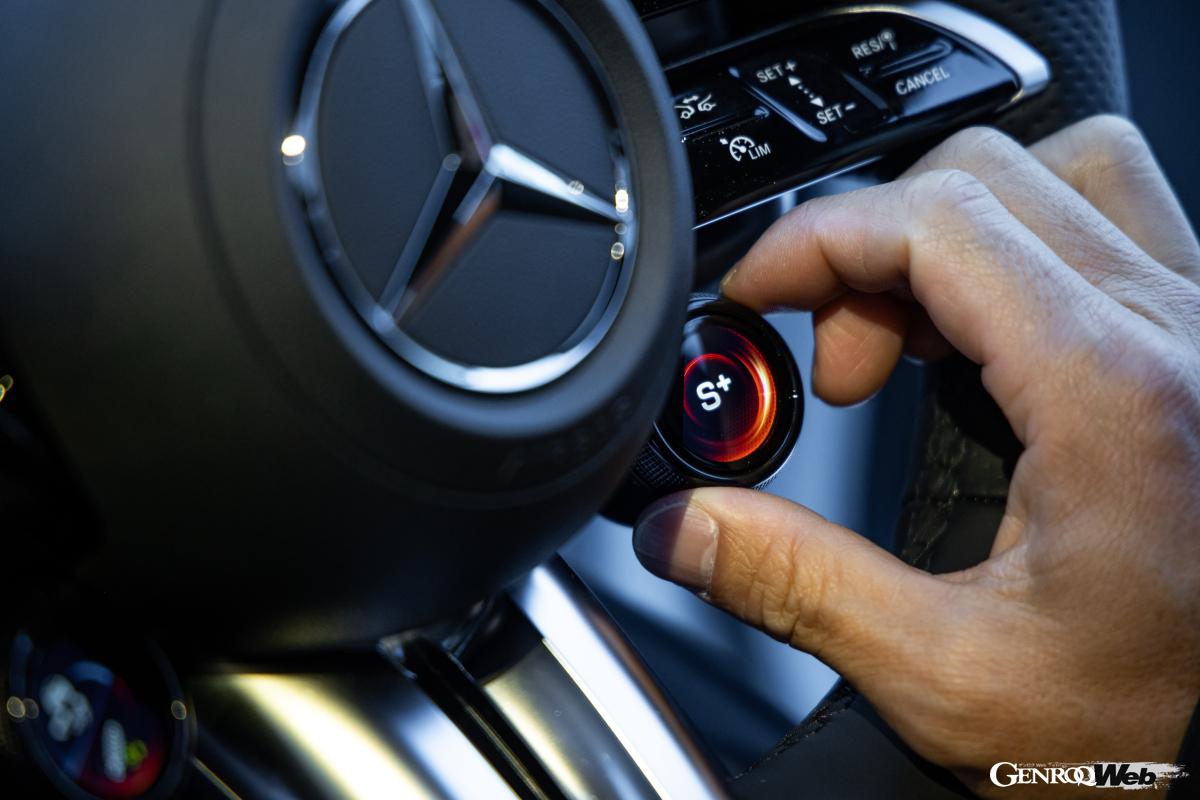 クルマのキャラクターを大きく変えるダイナミックセレクトはステアリングのダイヤルで変更可能だ。