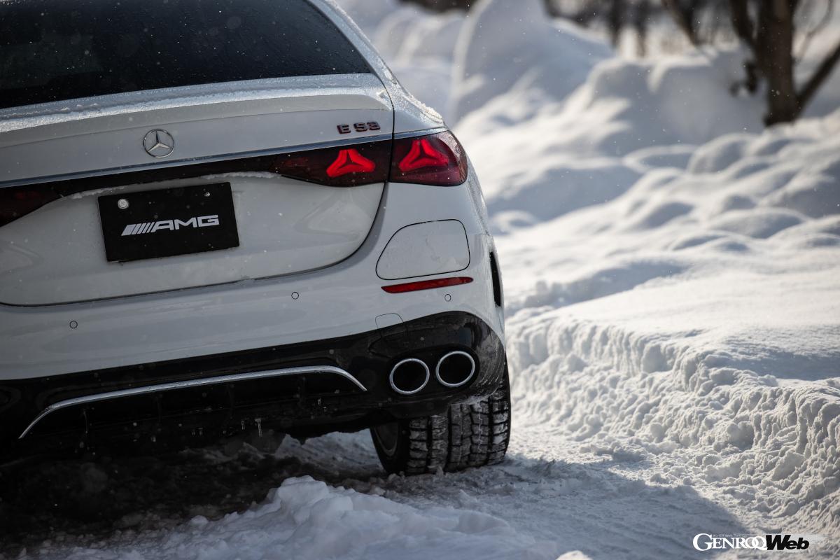 プラグインハイブリッドの充電リッドは右後ろに備わる。