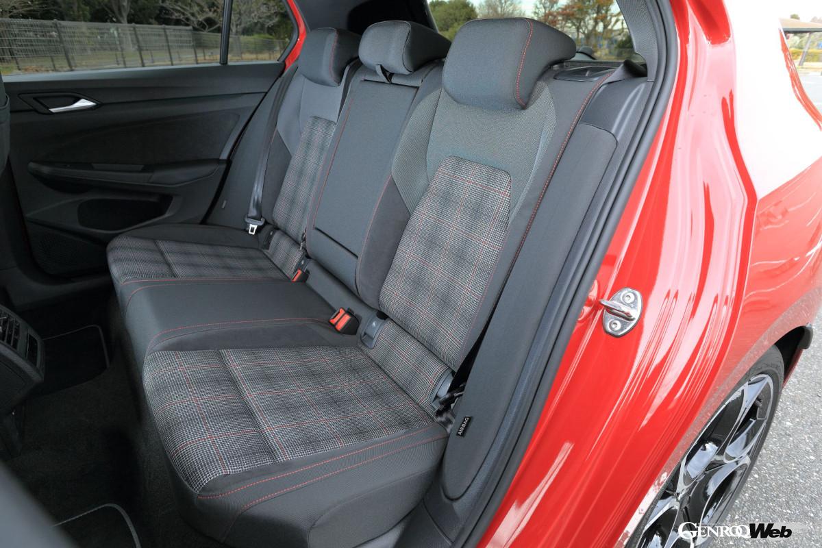 伝統のチェック柄シートにも変化はないようだが、よりメリハリが効いてシャキッとした。