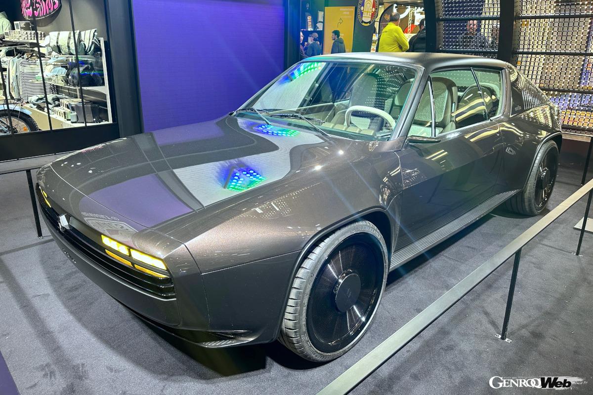 2024年10月のパリ・モーターショーで公開されたコンセプトカー、ルノー「17エレクトリック」。デザインには工業デザイナーのオラ・ライトが参画した。
