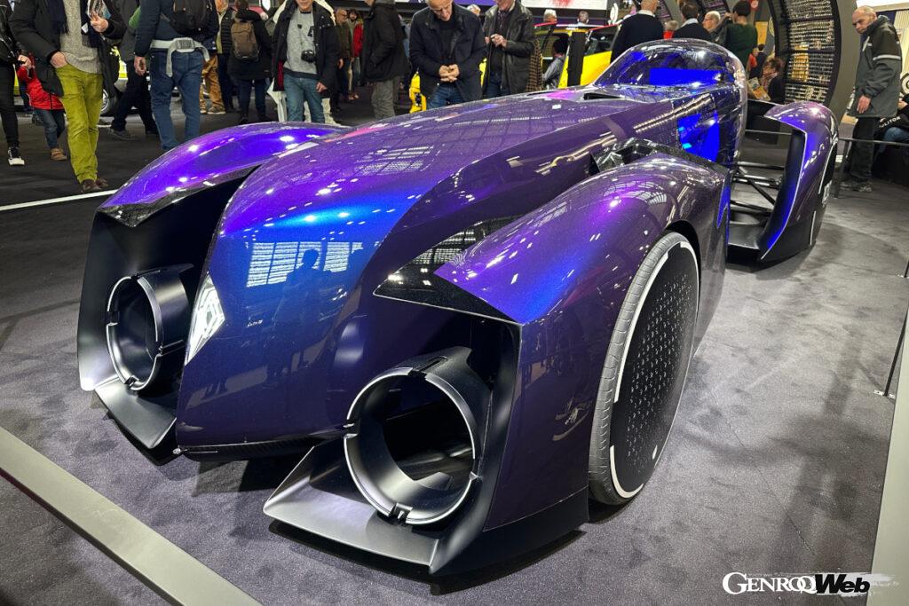 ルノーが世界初公開した「フィラント・レコード2025」。参考までに2025年は、今日まで続く菱形マークの原型が制定されてから100周年でもある。