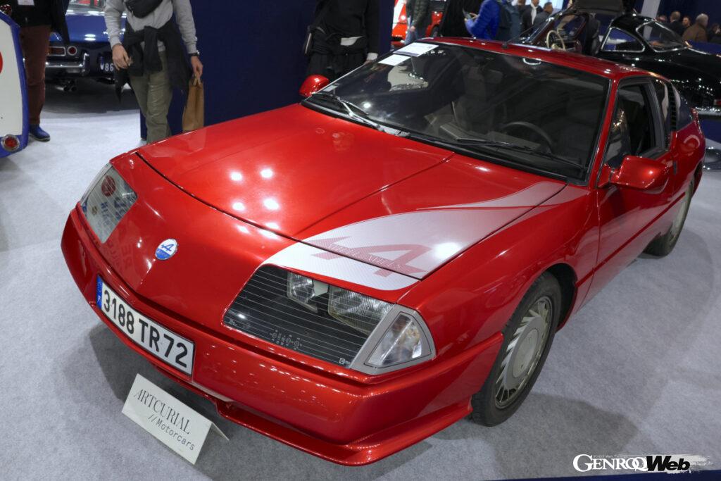 1989年「アルピーヌGTA V6ターボ」は、100台造られた「ミッレミリア」と名付けられた仕様の99号車。うち20台のみ造られたエアコン付き仕様で、ワンオーナー車もセリングポイントとしていた。3万8144ユーロ(609万円)。