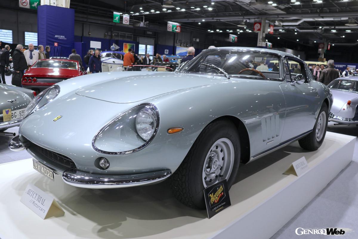 メーカーの歴史部門「フェラーリ・クラシケ」の鑑定証付き1966年「275GTB」。237万1640ユーロ（約3億7930万円）という高値で落札された。