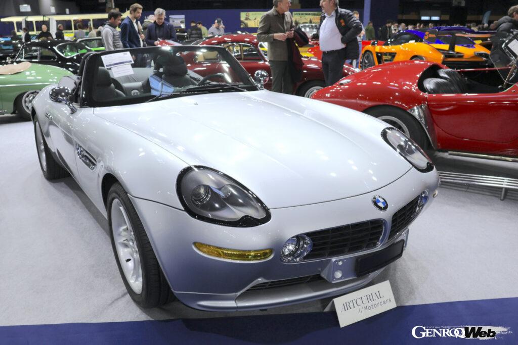 フランクフルト・ショーの展示車だった2001年「BMW Z8」。「走行距離たった30km。新車Z8を買うチャンス」とアピールされた結果、想定価格に近い35万4960ユーロ（約5675万円）で売れた。